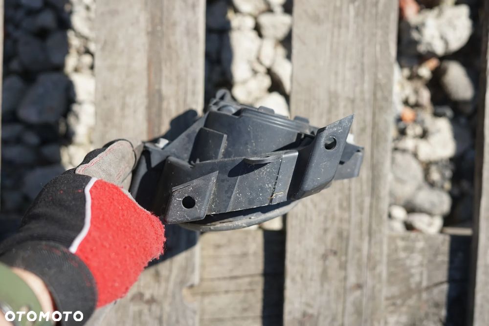 Halogen lampa przeciwmgielna lewa Nissan Qashqai I J10 - 2