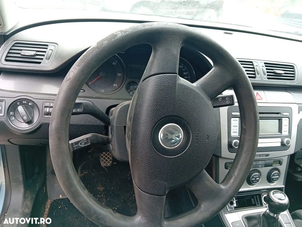 Dezmembrez Volkswagen Passat B6 2.0 TDI din 2007 volan pe stanga - 3