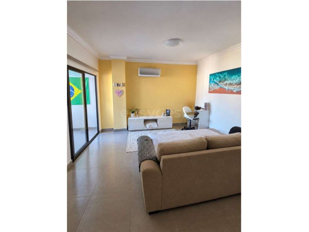 Apartamento T1, localizado num condomínio com piscina, parque infan... - Grande imagem: 2/7