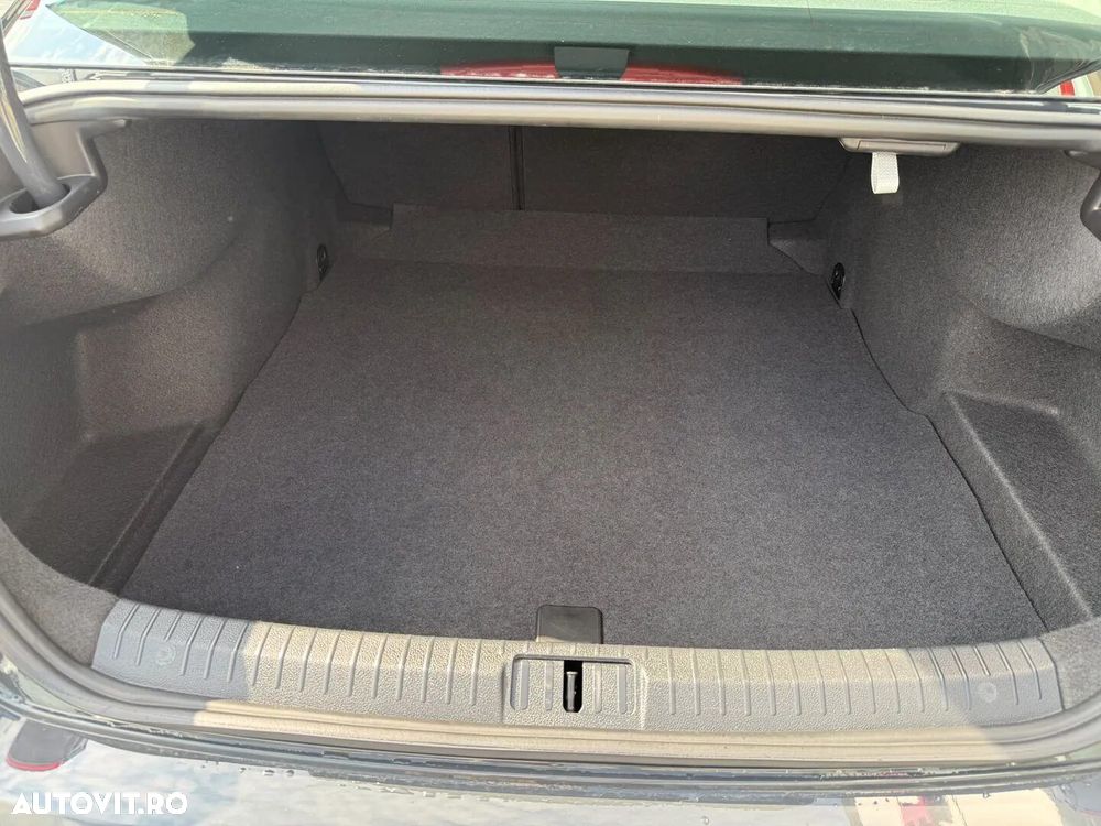 Volkswagen Passat - 24