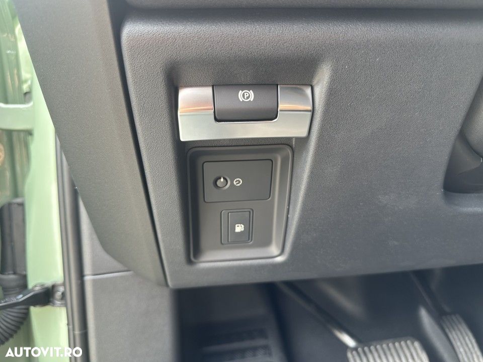 Land Rover Defender - 21