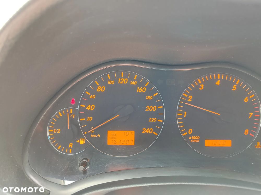 Toyota Avensis 1.6 VVT-i Terra - 16