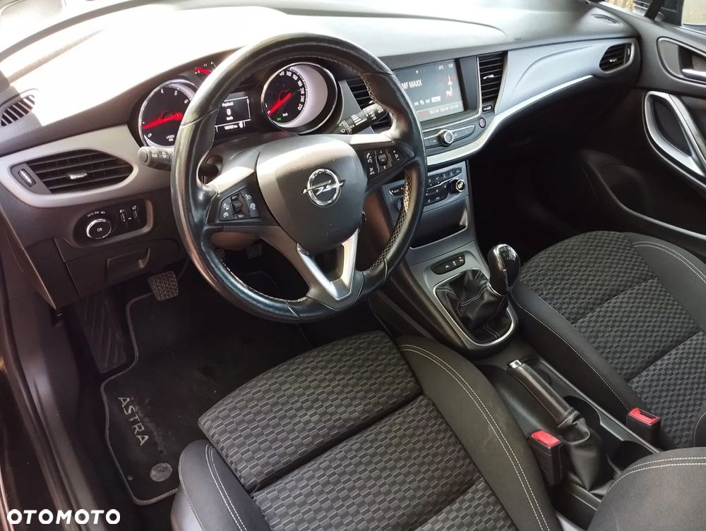 Opel Astra 1.4 Turbo 120 Jahre - 23