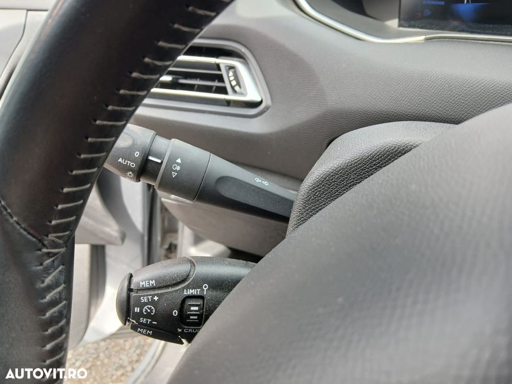 Peugeot 308 1.2 L PureTech Turbo S&S Active - 12