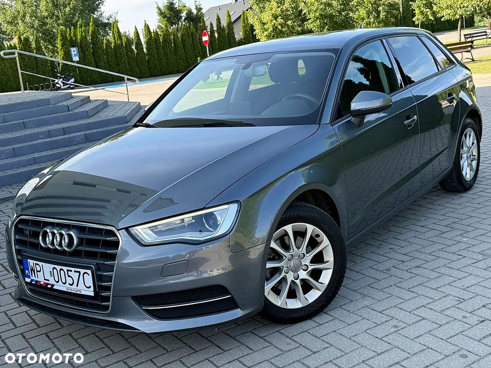 Audi A3 Sportback 1.6 TDI S line Sportpaket - 2