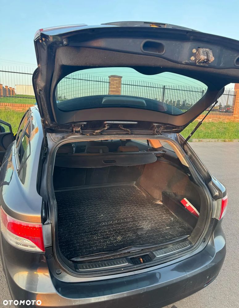 Toyota Avensis - 8