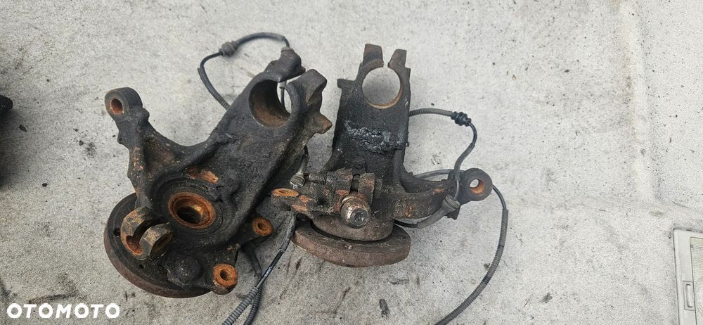 Zwrotnica piasta amortyzator sprężyna lewy prawy przód zacisk Citroen C3 I 1,6 benzyna 2002r - 3