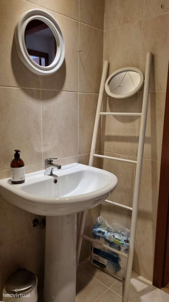 Apartamento com 1 quartos - localizado em Ramalde Porto - Grande imagem: 3/49