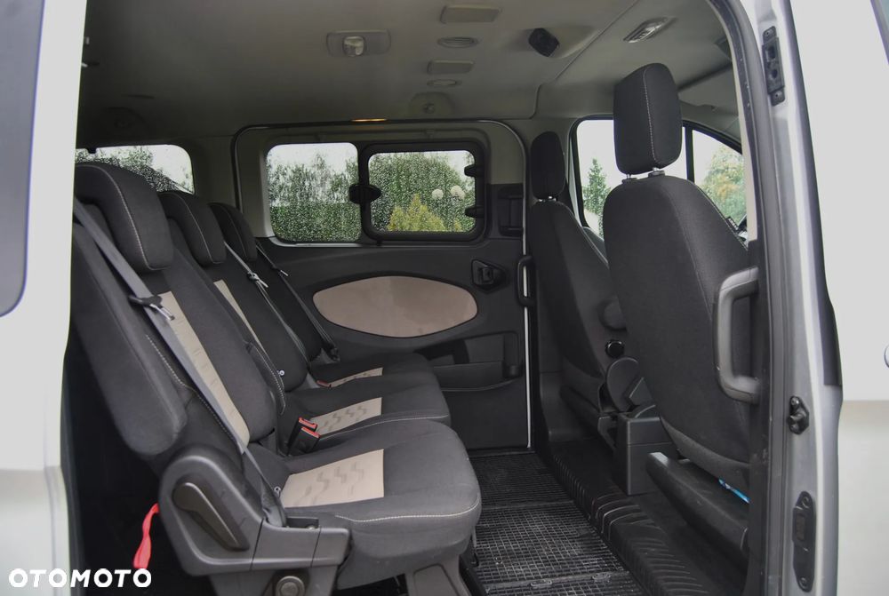Ford Tourneo Custom - 8