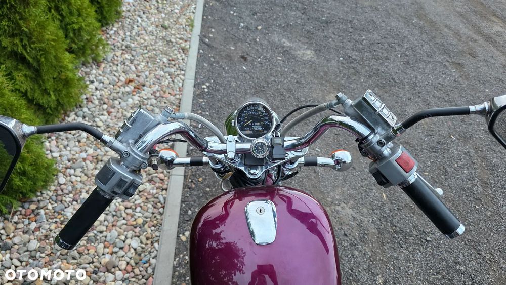 Suzuki Intruder - 10
