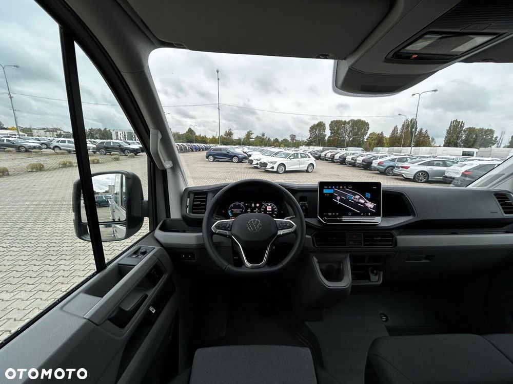 Volkswagen Crafter VOLKSWAGEN Crafter 35 Skrzyniowy z podwójną kabiną silnik: 2,0 l EU6 SCR 177 KM / skrzynia biegów: 4MOTION automatyczna 8-biegowa rozstaw osi: 3640 mm - 11