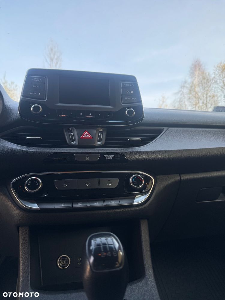 Hyundai i30 1.6 D Classic + - 16