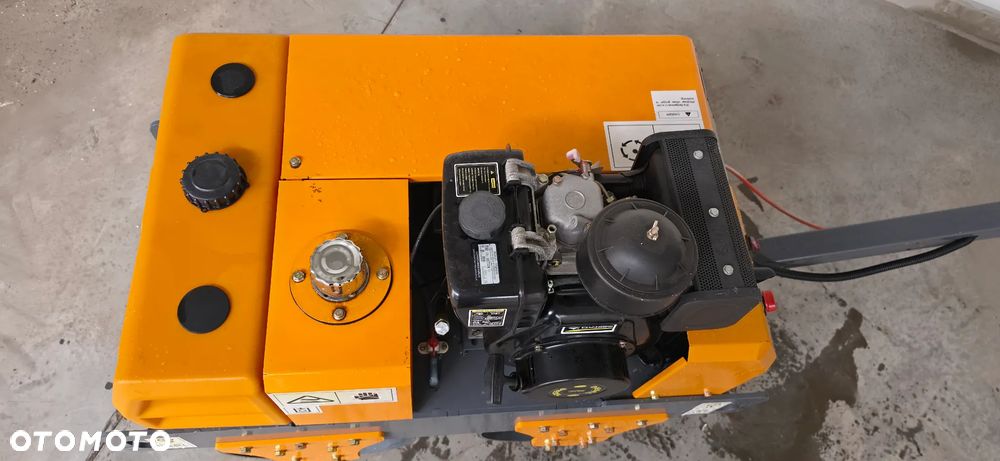 Walec wibracyjny starvox bomag wacker. - 7