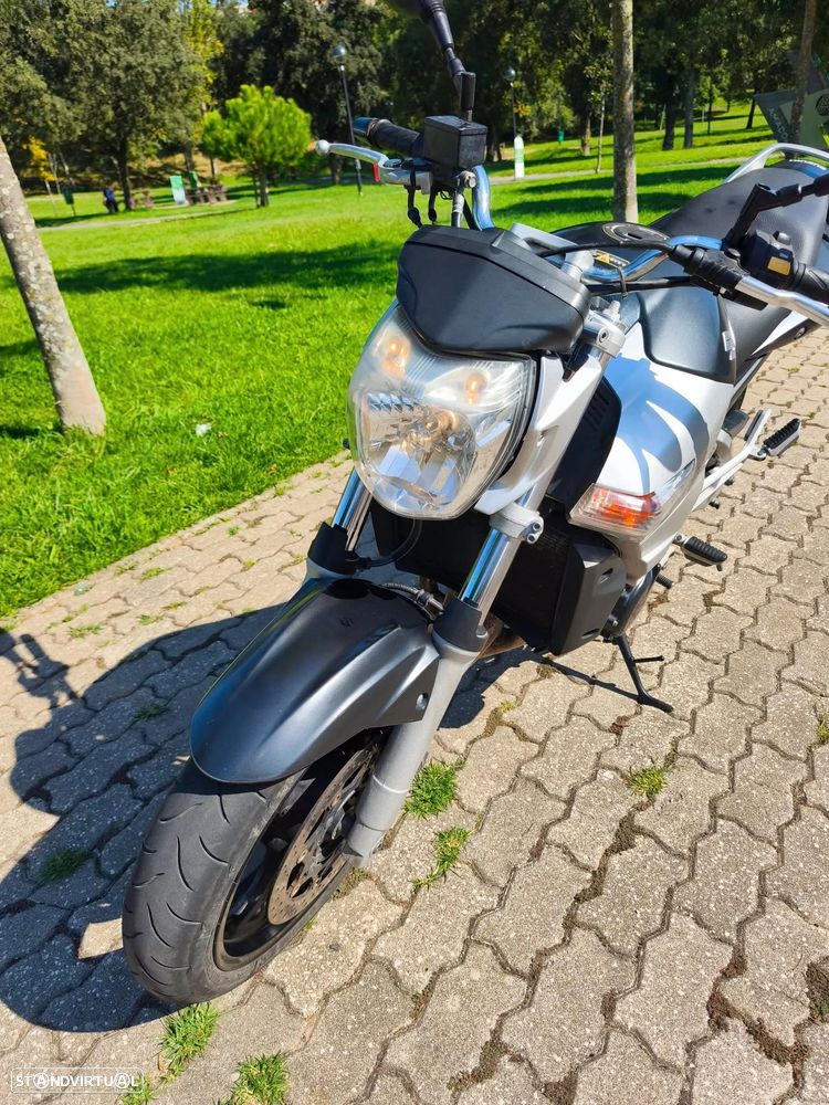 Suzuki GSR 600 - 10