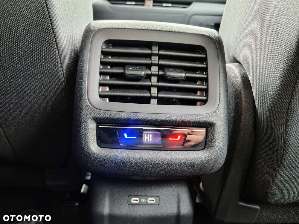 Volkswagen T-Roc 1.5 eTSI Life DSG - 25
