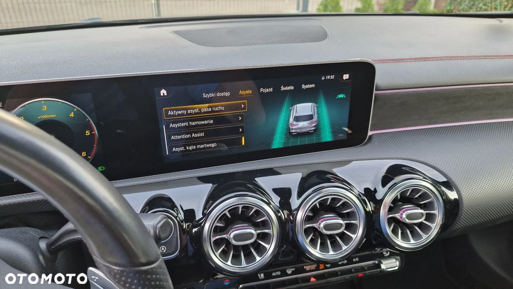 Mercedes-Benz CLA 200 d 8G-DCT AMG Line - 24