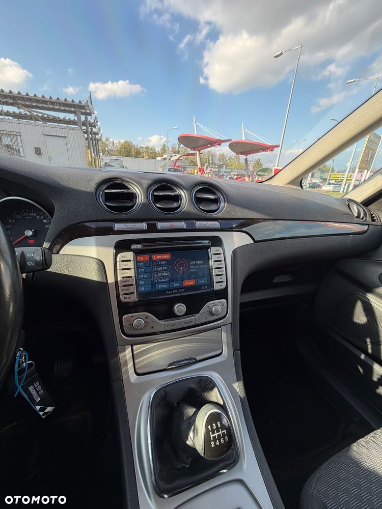 Ford Galaxy 2.2 TDCi Ghia - 27
