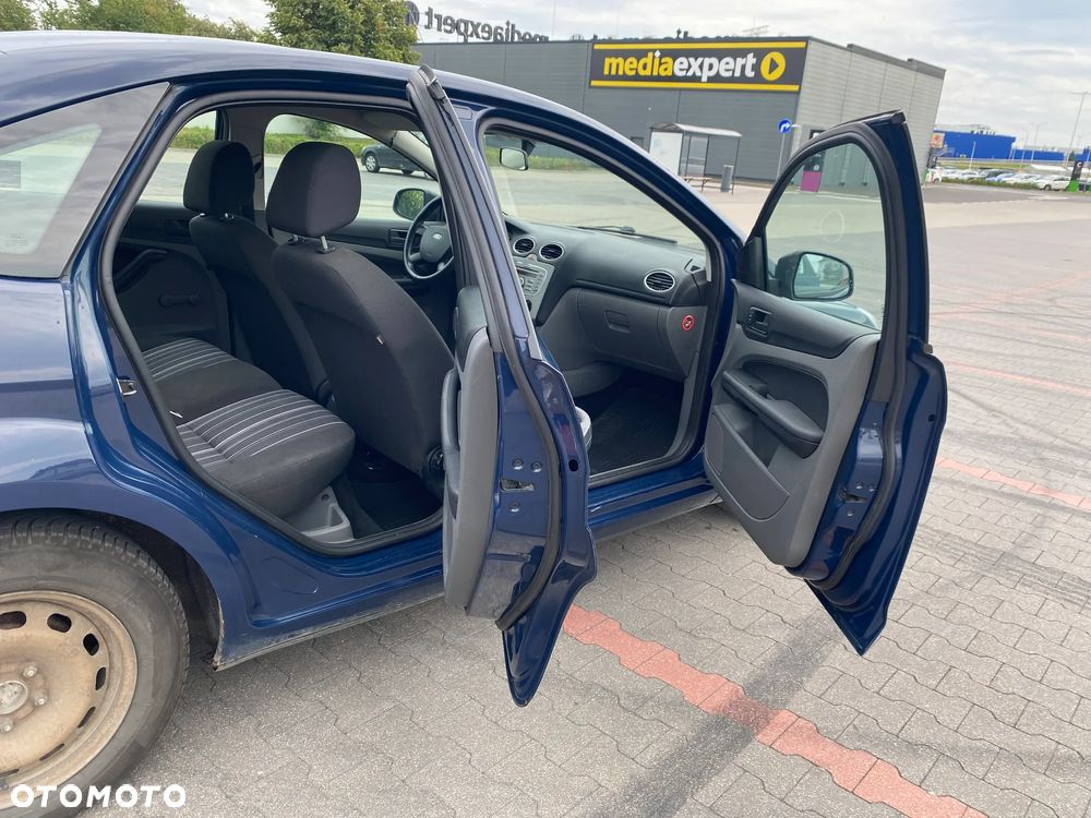 Ford Focus 1.6 Ambiente - 9