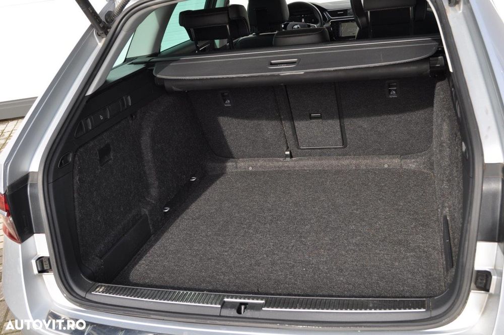 Skoda Superb 2.0 TDI DSG Premium Edition - 38