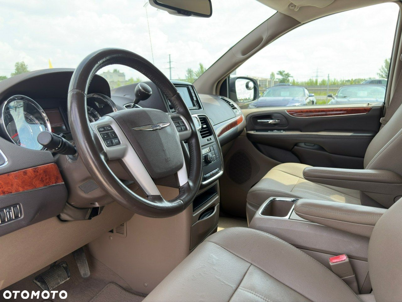 Chrysler Town & Country 3.6 Limited - 10
