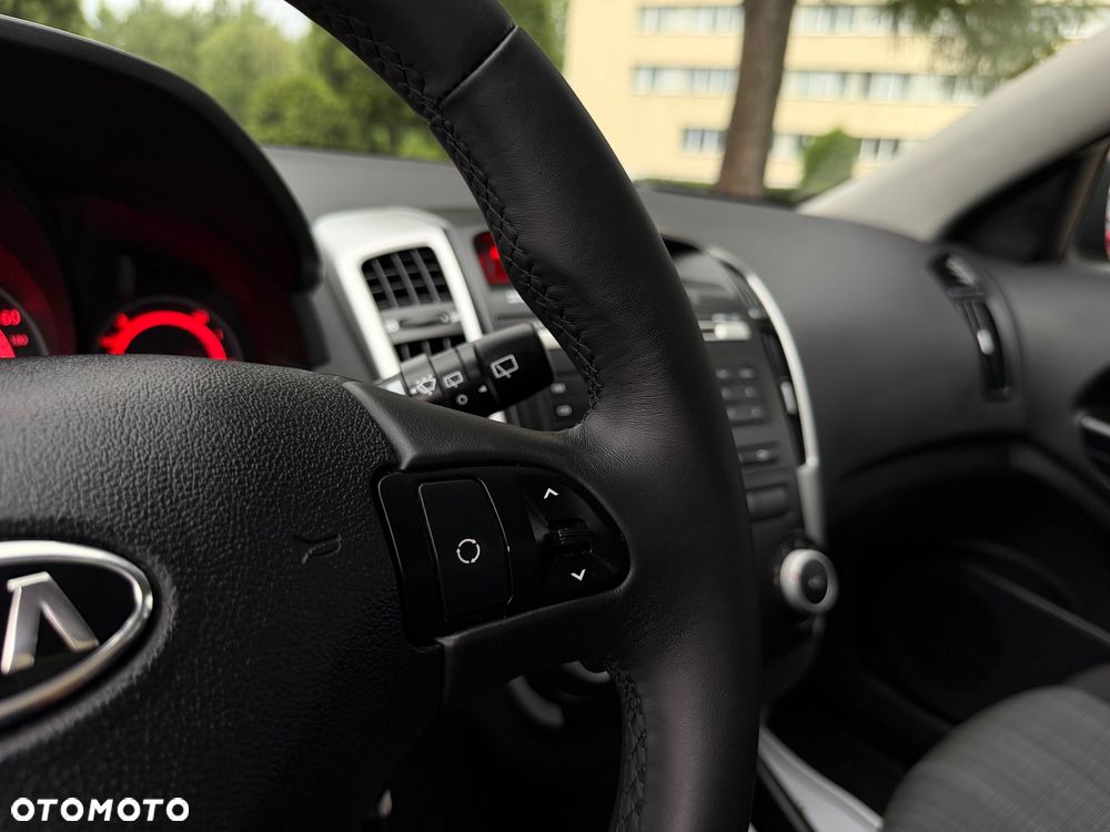 Kia Ceed 1.4 CVVT Dream-Team Edition - 9