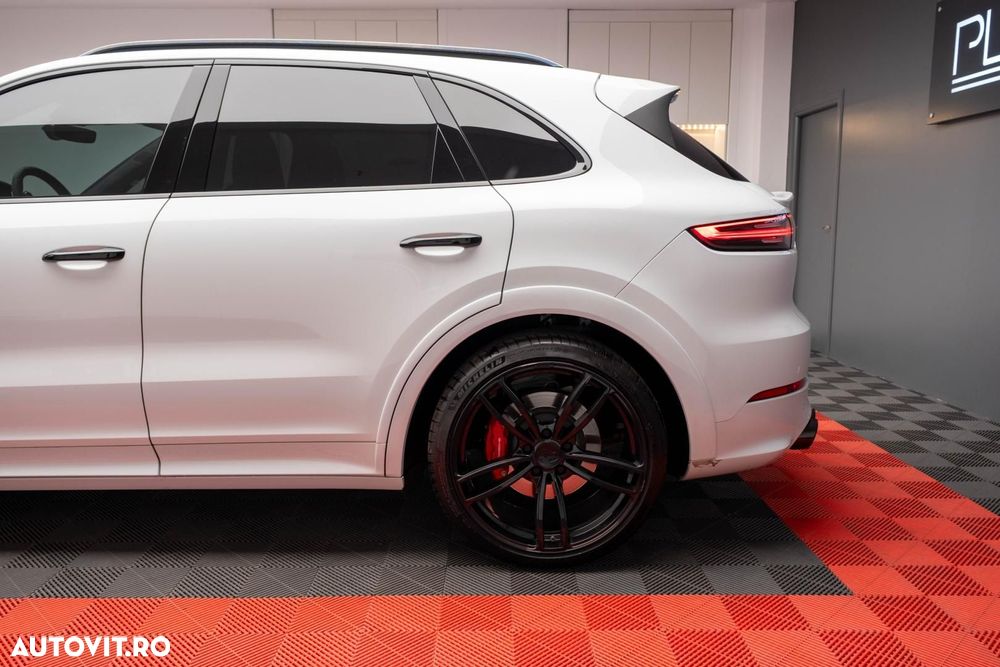 Porsche Cayenne GTS Tiptronic S - 32