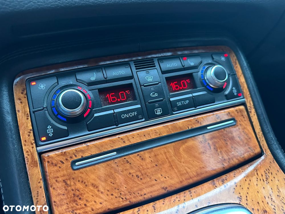 Audi A8 4.2 Quattro - 23