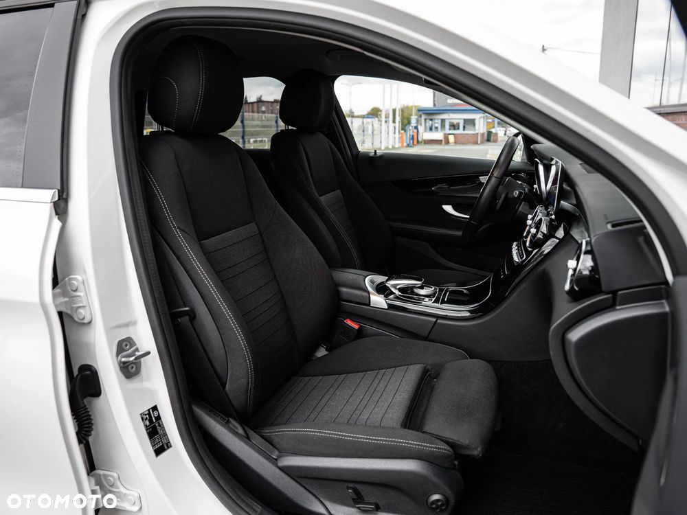 Mercedes-Benz Klasa C 220 d 4Matic T 9G-TRONIC Exclusive - 26