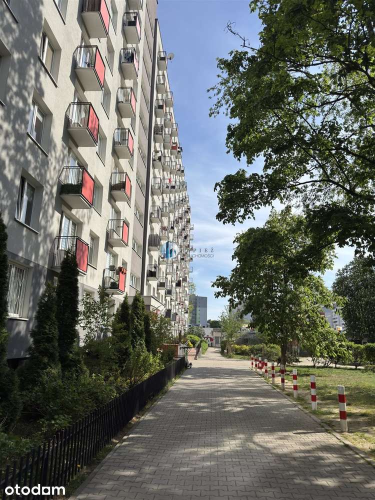 przy samym metrze, dwa pokoje z balkonem
