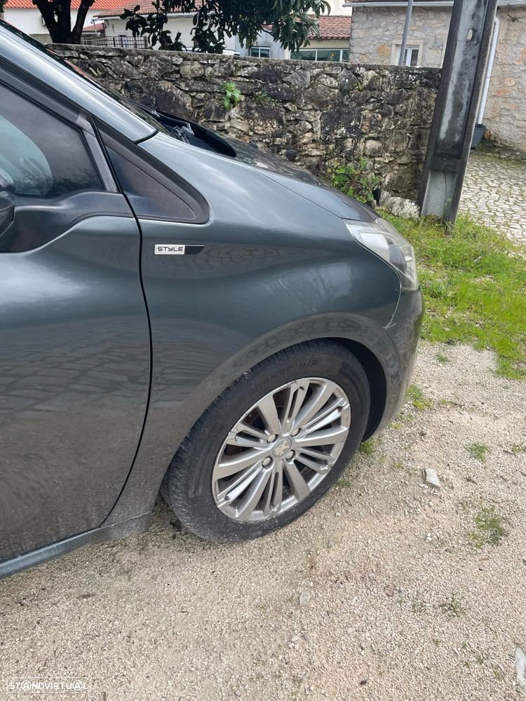 Peugeot 208 1.2 PureTech Style - 16