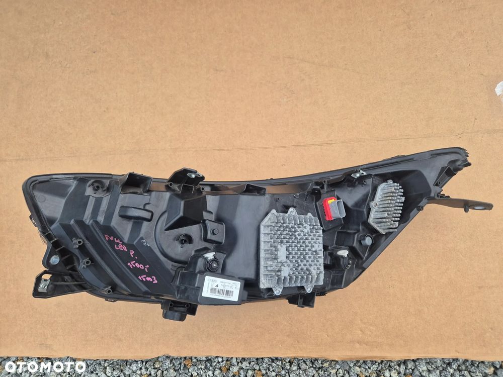 Iveco Daily lampa prawa.FULL LED .Kompletna - 12