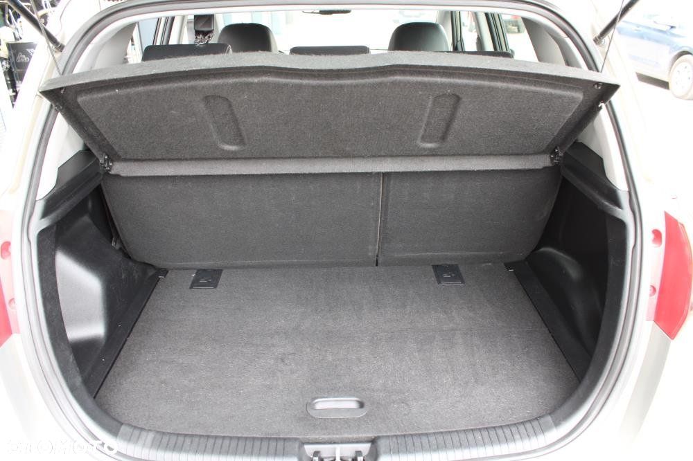 Kia Venga - 24
