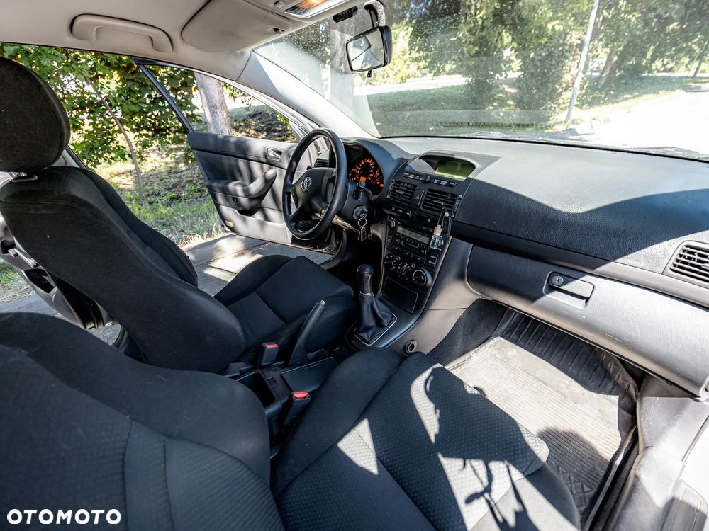 Toyota Avensis 1.8 VVT-i Luna - 26