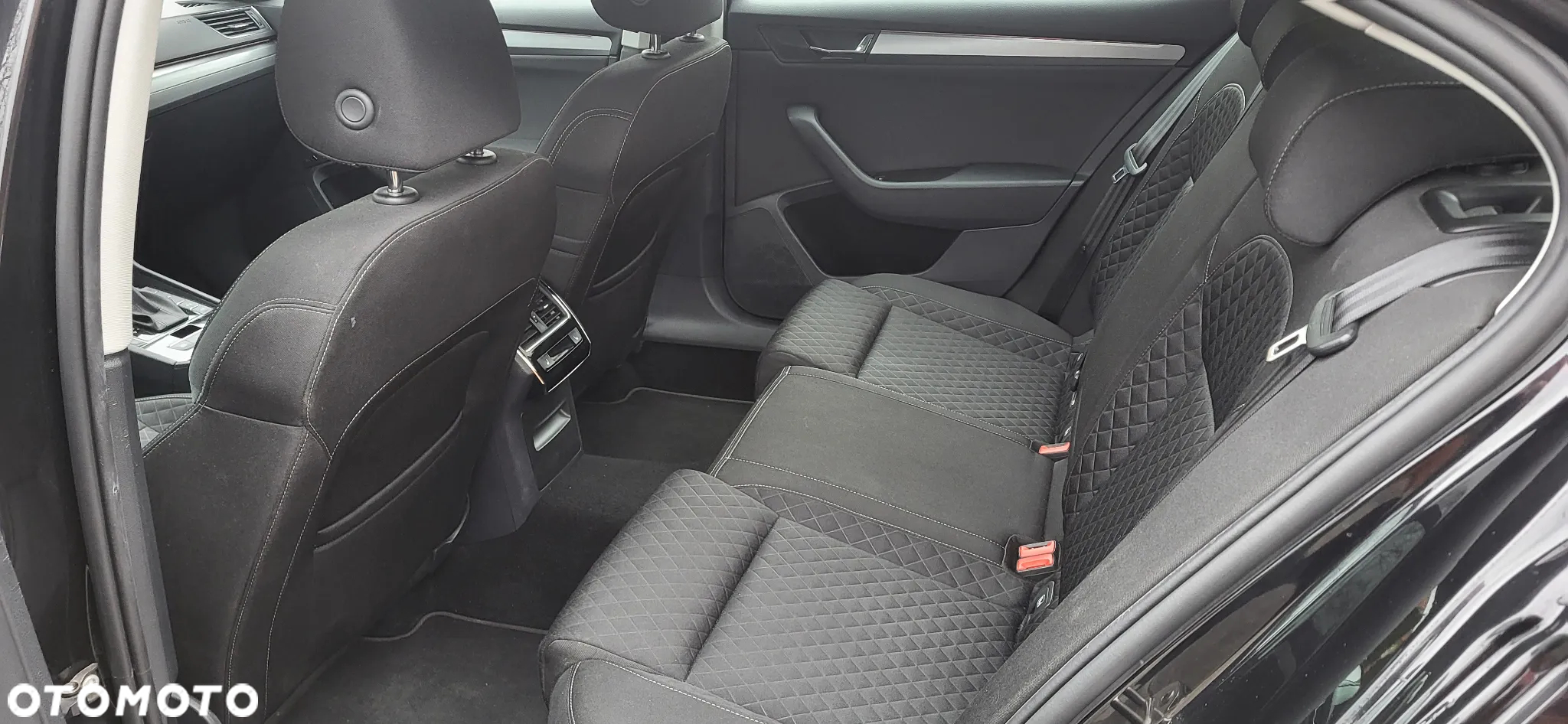 Skoda Superb 2.0 TSI Active DSG - 10