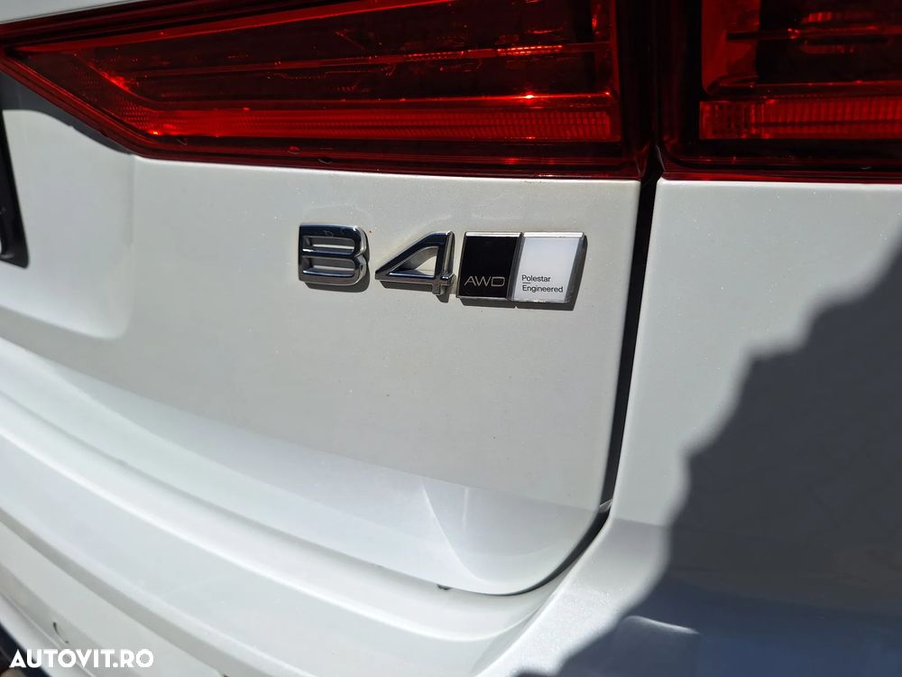 Volvo XC 60 B4 MHEV AT AWD Plus Dark - 40