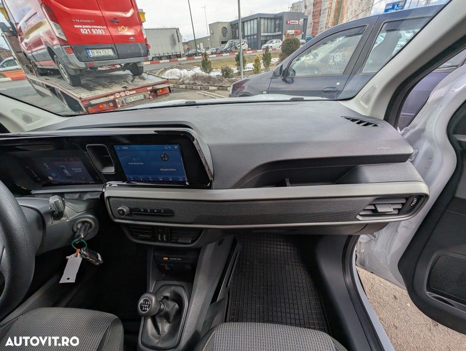 Ford Transit Courier - 12