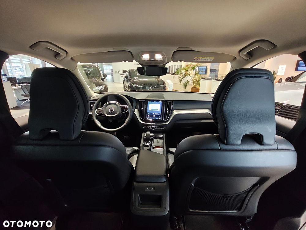 Volvo XC 60 B4 B Plus Dark - 23