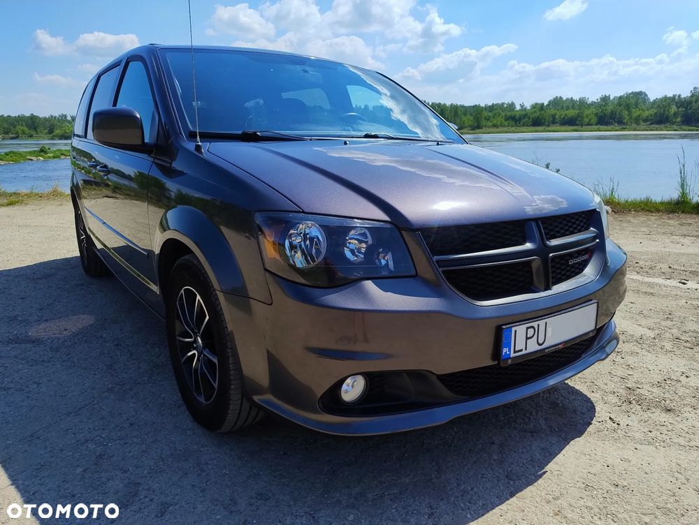 Dodge Grand Caravan - 2