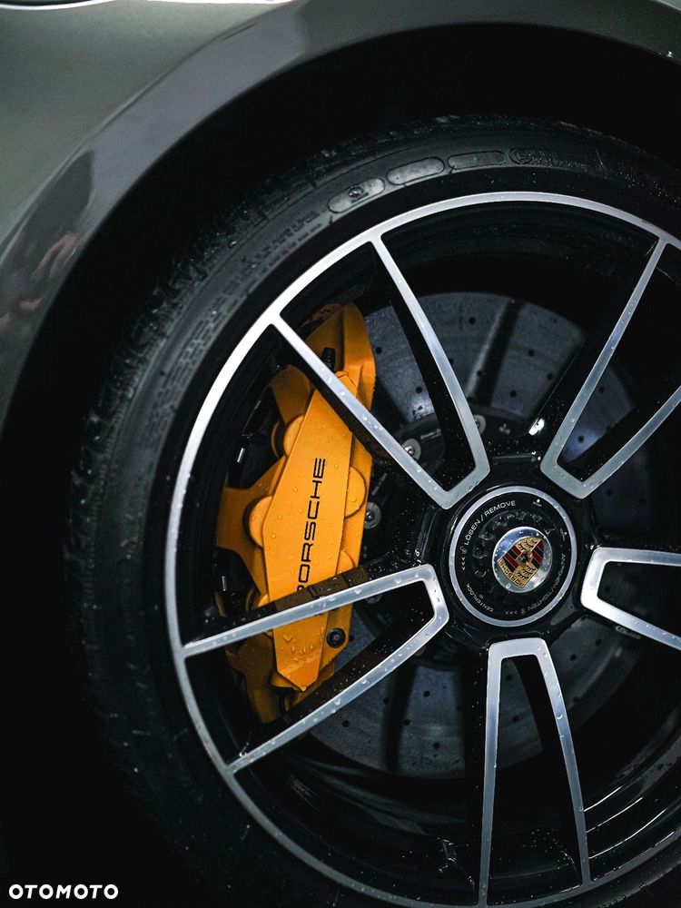 Porsche 911 Turbo S - 16