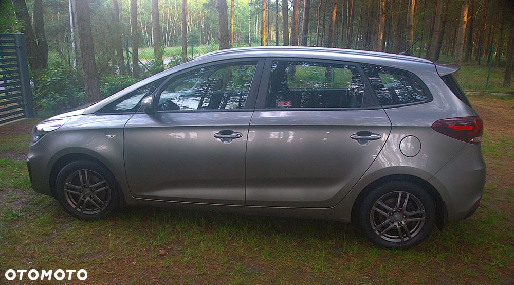 Kia Carens - 6