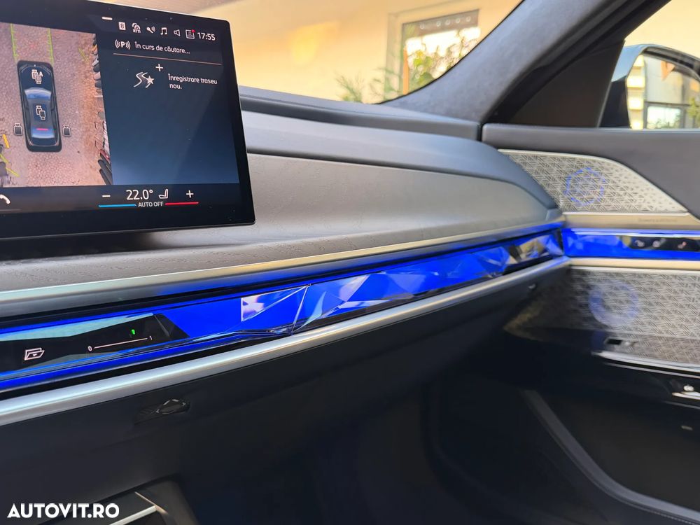 BMW Seria 7 740d xDrive MHEV - 38