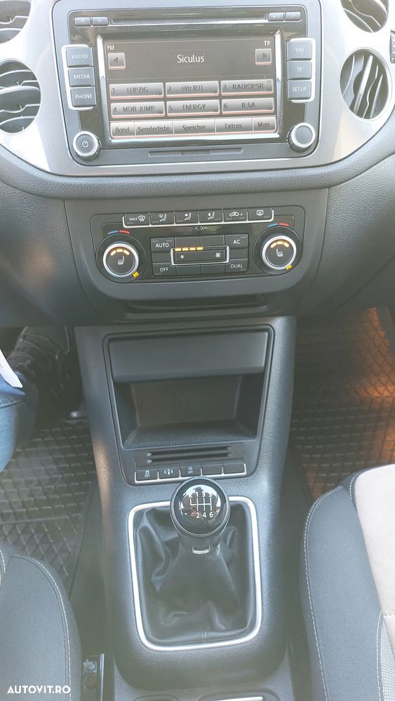 Volkswagen Tiguan 2.0 TDI DPF BlueMotion Technology Sport & Style - 9