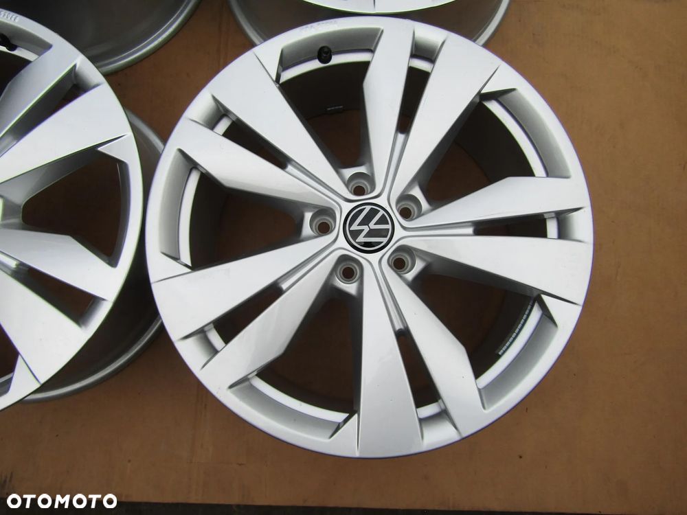 4x NOWE Felgi Aluminiowe 19 VW Passat B6 B7 B8 B9 ID4 Tiguan Arteon Golf V VI VII VIII 5 6 7 8 Taos T-ROC Skoda Karoq Kodiaq Enyaq Octavia III IV / MG HS / Seat Tarraco Leon Ateca Altea Audi A3 A4 A5 8 j 5x112 ET45 ET 45 piasta 57,1 mm - 9