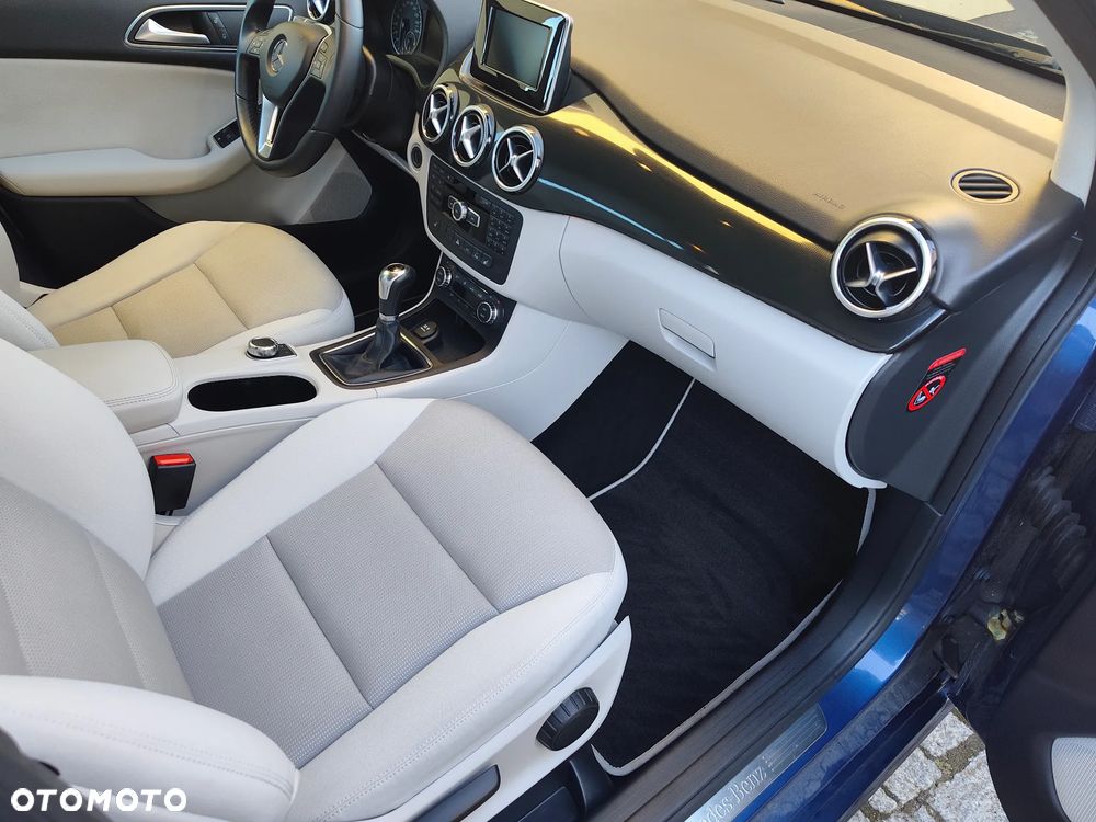 Mercedes-Benz Klasa B 180 CDI (BlueEFFICIENCY) - 40