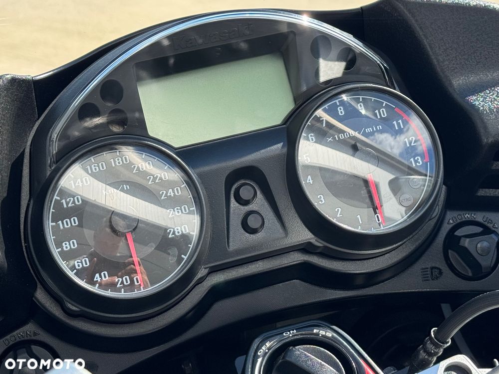 Kawasaki GTR - 16