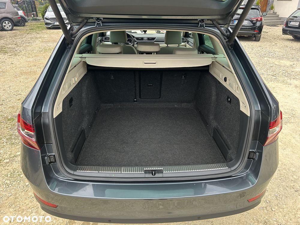 Skoda Superb 2.0 TDI DSG Premium Edition - 21