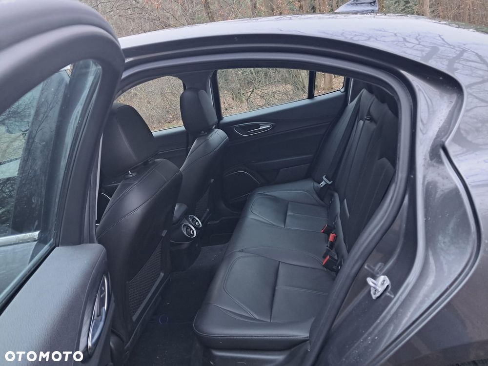 Alfa Romeo Giulia - 11