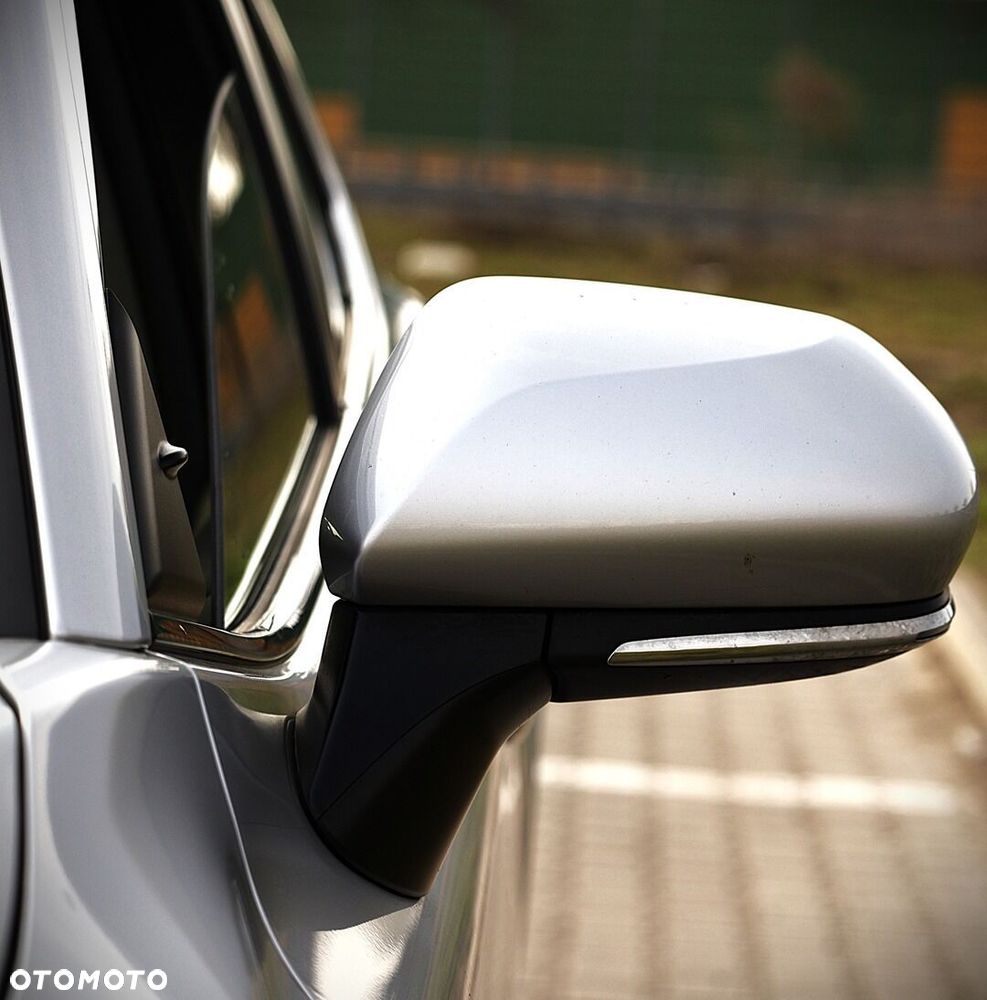 Toyota Camry 2.5 Hybrid Comfort CVT - 29