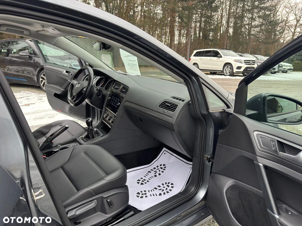 Volkswagen Golf - 25