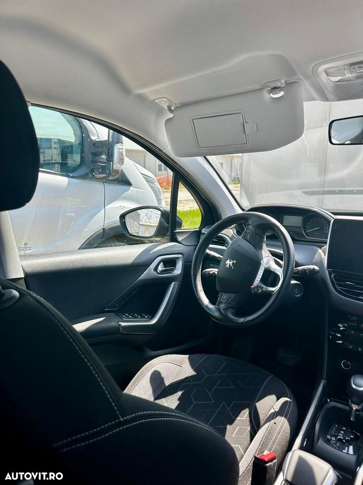 Peugeot 2008 1.2 L PureTech ETG Allure - 3